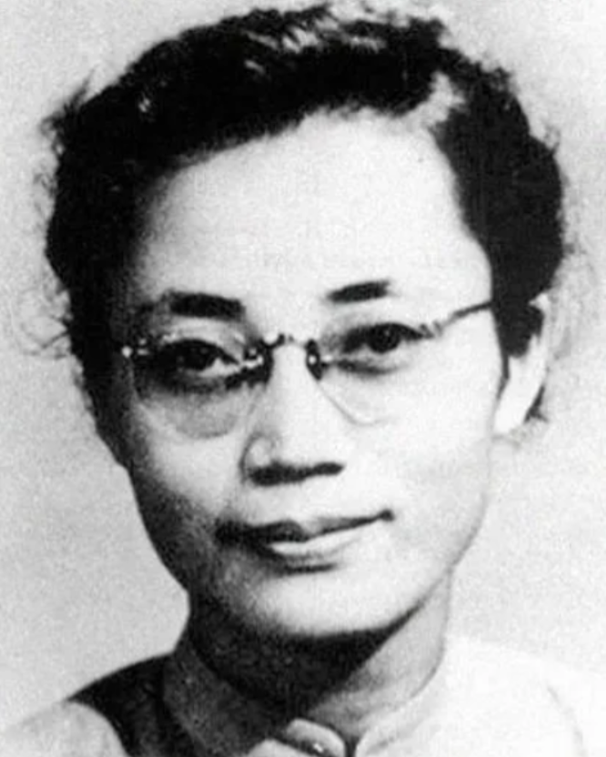 1950年，被折磨到体无完肤的萧明华，听闻敌人要枪毙自己。突然，抬头说：“我可以