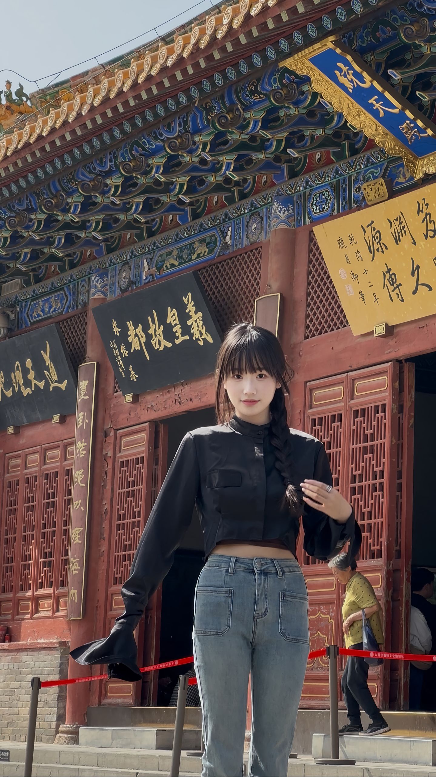 物质上，我自给自足， 精神上，我独立坚强， 经济上，我无需依靠， 倘若你还让我陷