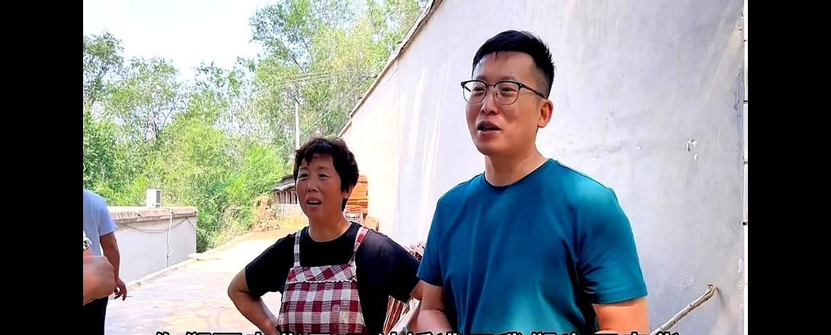 农哥为啥对外宣称在聪聪结婚当天不直播了？
原来是因为之前在小红婚礼上直播被罚款了