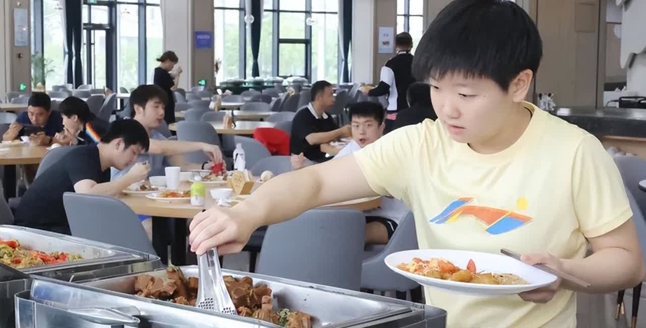 为什么别人防兴奋剂 ，像防命一样，孙颖莎却可以想吃就吃，要知道，食源性兴奋剂防不