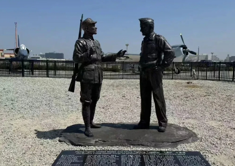 特朗普：难过日本岛

特朗普能否来参加大阅兵，一个地方是他绕不开的，就是日本。近