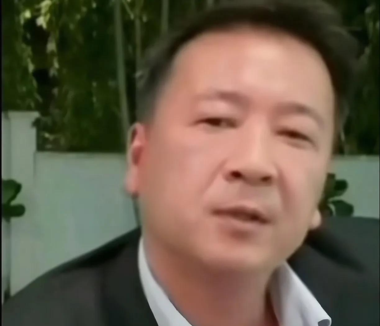 其实赖文峰现在能和楚玲在一起，也是无可奈何的，人年纪大了，总不可能再去追求遥不可