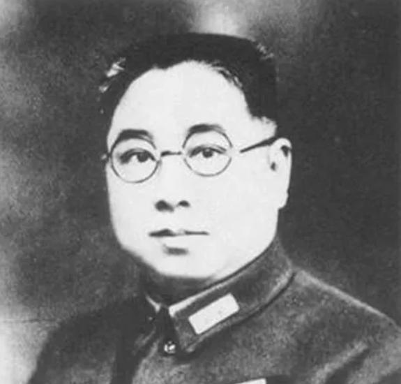 张辉瓒被捕时求饶：“润之，你不要杀我！我有钱，我会叫我老婆拿钱、拿枪弹、拿红军所