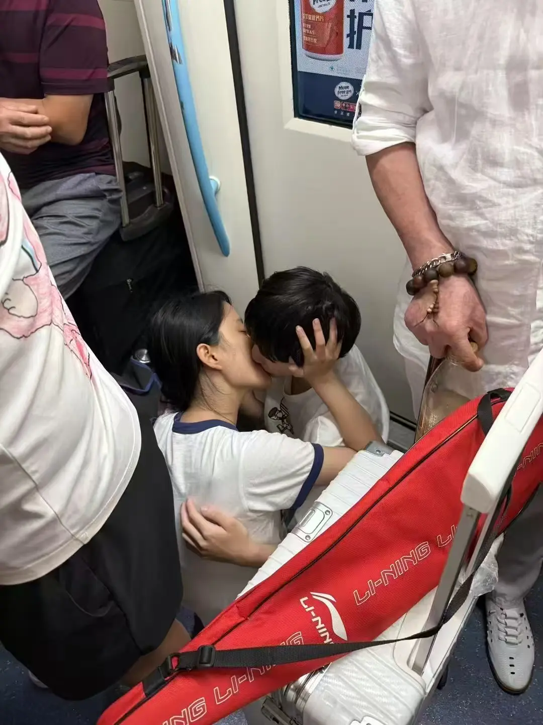 上海不大，就不怕熟人看见吗？