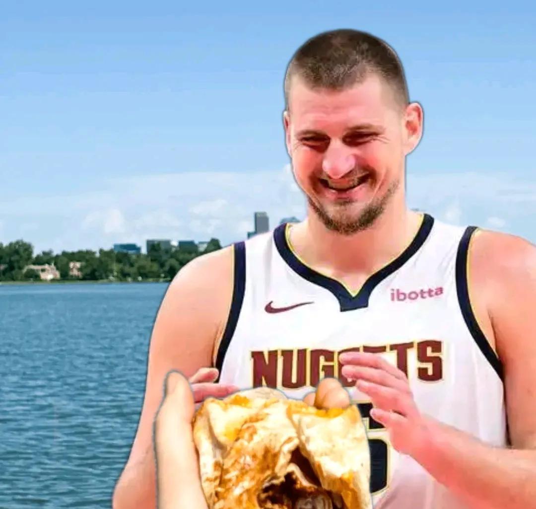 11年了，卷饼梗又被掘金玩上了
2025年的NBA次轮选秀大会，太阳用41号签选