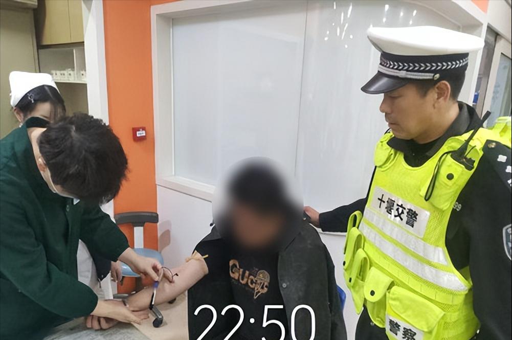 24年11月29日，十堰，男子酒后请代驾，对方启动不了车，男子便上前示范给对方看