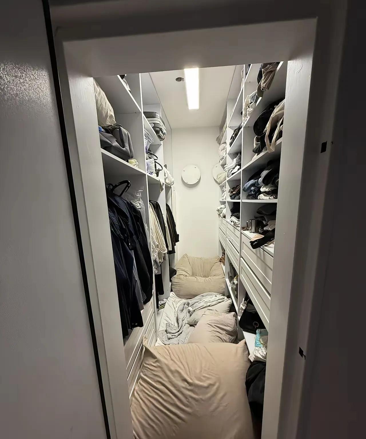左图是以色列的防空洞，伊朗导弹袭击的时候以色列人就躲在这里，有水，有电，有食物，