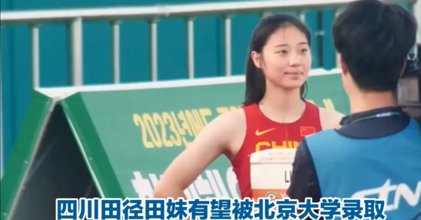 四川宜宾东辰学校出了个“显眼包”刘峡君。班里23个学生，22个600分以上，就她
