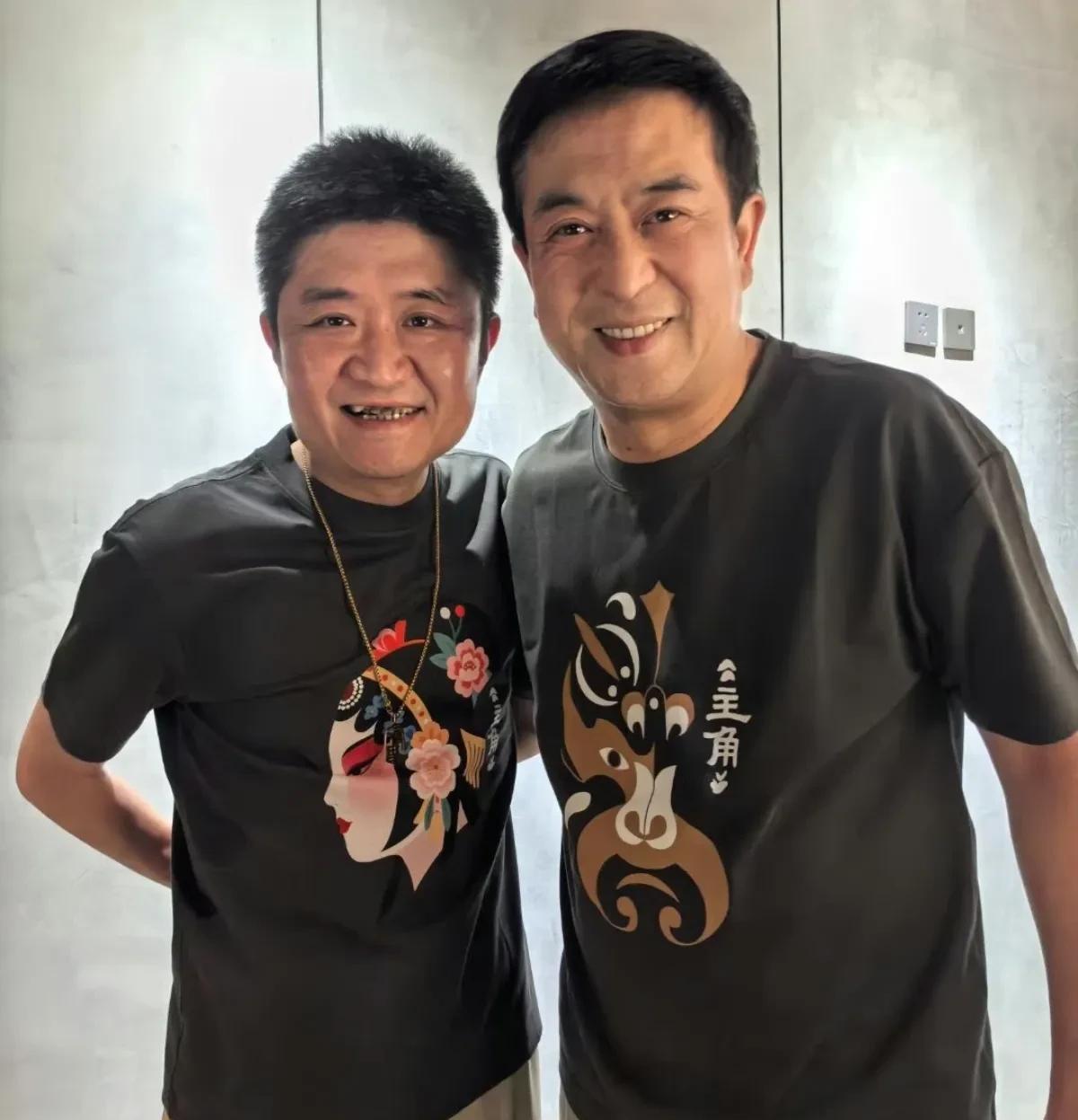 苗阜，是西安青曲社的班主，还是陕西省曲协主席。
最近网上说，青曲社的上座率也不是