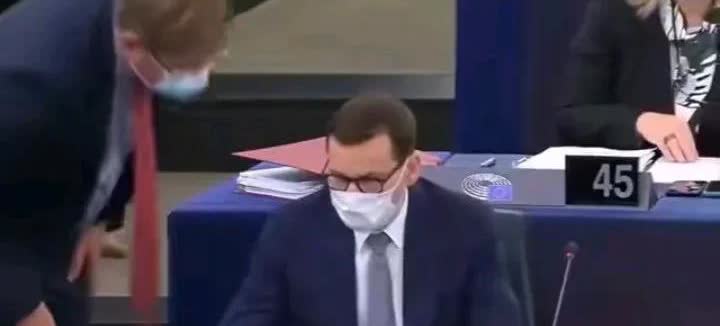 中国是时候该立威了，就连捷克、立陶宛这样的小国，都敢频繁的挑衅我们，他俩属于反华