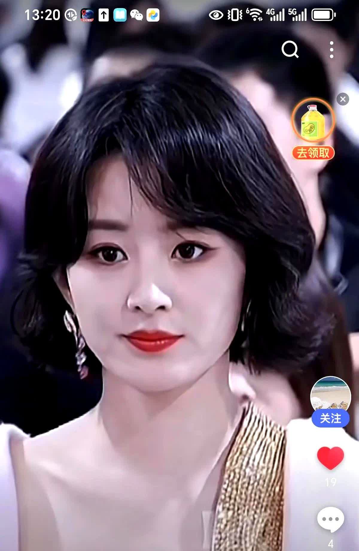 冯绍峰，怀里抱着的是谁？

你们看看是谁？

是不是谈新的女朋友了？
