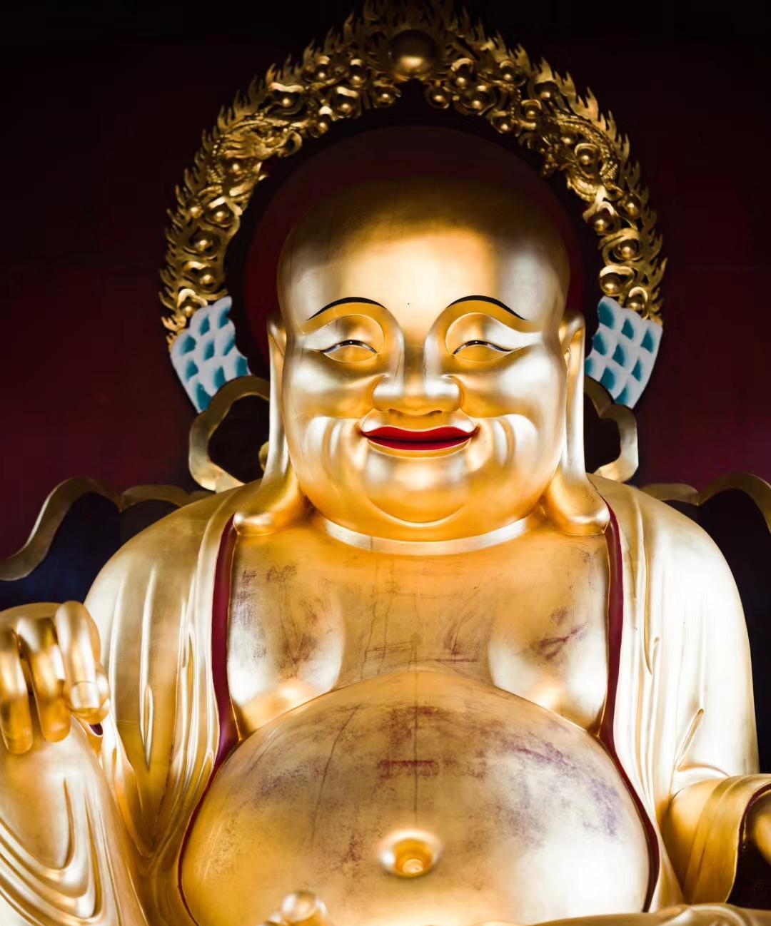 心不执着，让万事万物像水一样留过自己的心，我们就得到了解脱。