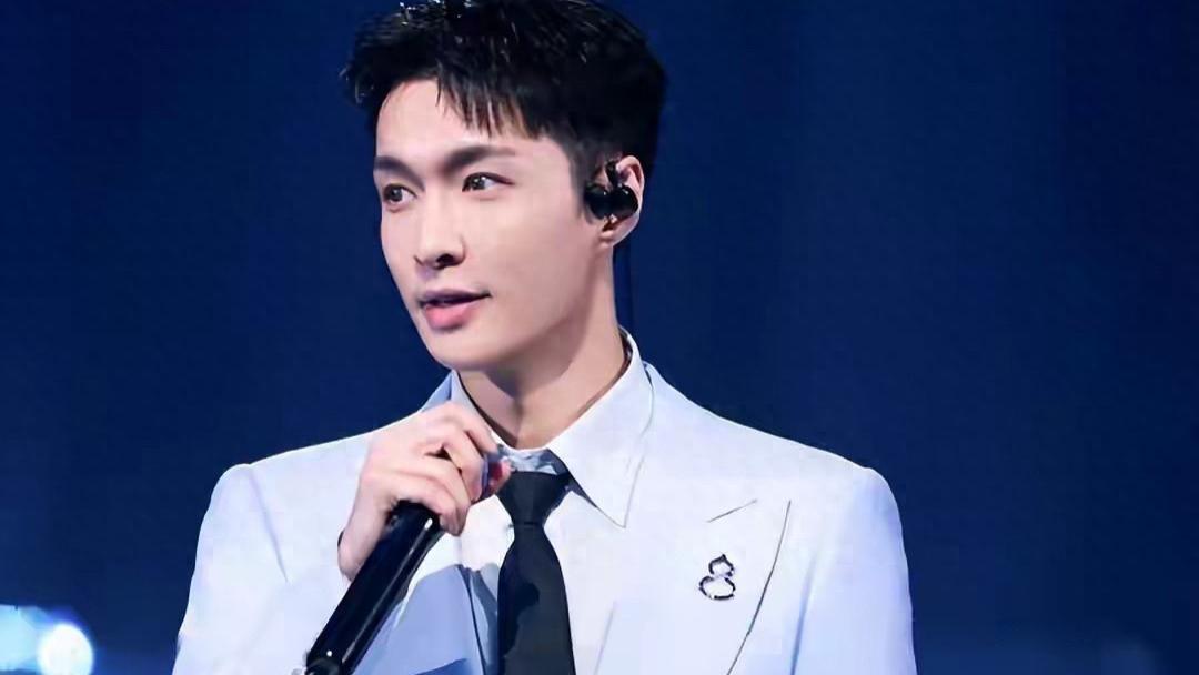 34岁张艺兴官宣喜讯！