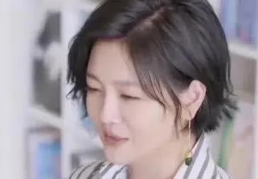 大s生命的最后一刻，
应该很绝望吧！
妈妈黄春梅和妹妹小s在隔壁房间喝酒跳舞