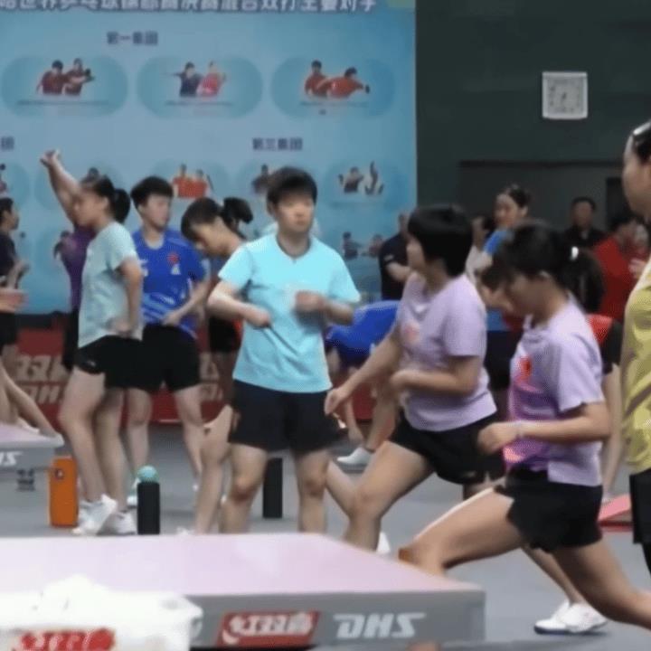这是在练什么？莎莎怎么看着这么恍惚迷离呢？