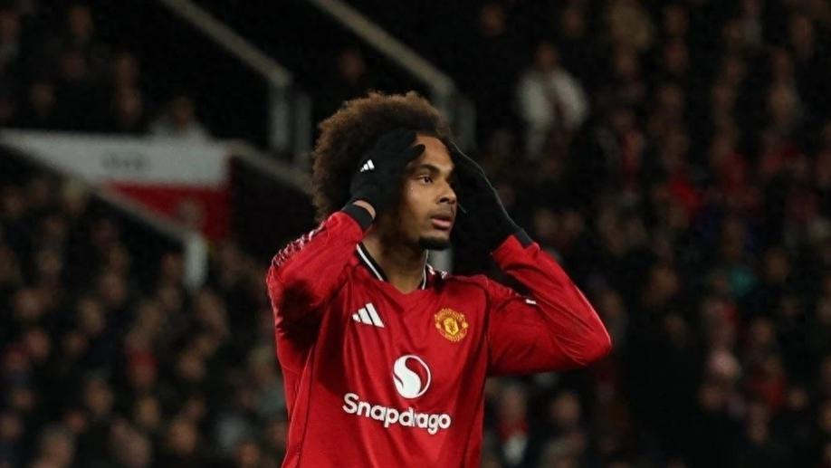 曼联前锋难得首发却上演灾难之夜，错失良机成众矢之的