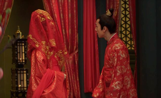 唐朝贞观年间，李世民把15岁爱女嫁给宰相儿子，洞房花烛夜，新郎迫不及待来到新房。