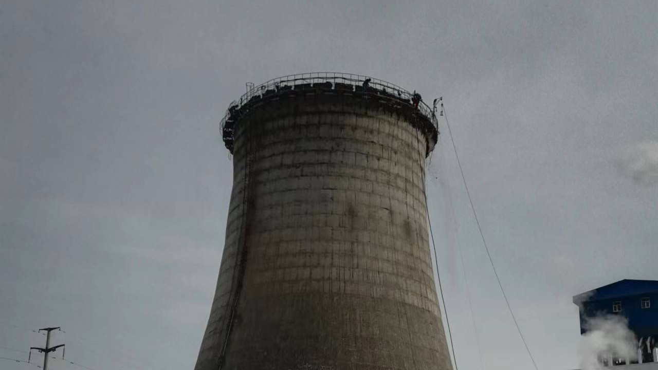 热烈祝贺冷却塔色环涂刷项目圆满竣工 安全零事故