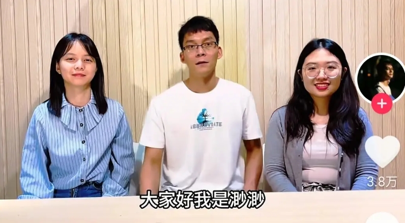 唐尚珺用了大学一年多的时间还是想通了，最终还是放下面子，不再像以前那样，只拍拍视