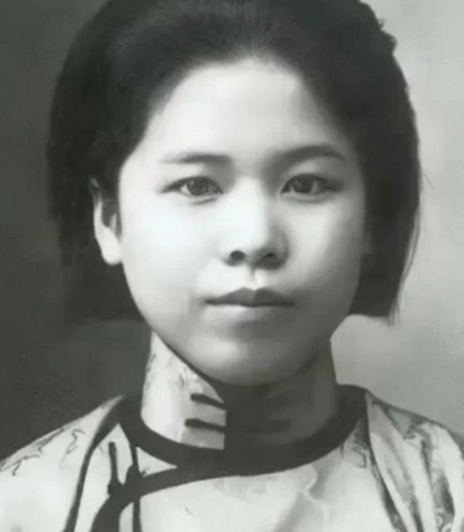1947年，特务们将杨虎城的夫人谢葆真牢牢捆住，又用针头扎进她的大腿，谢葆真顿时