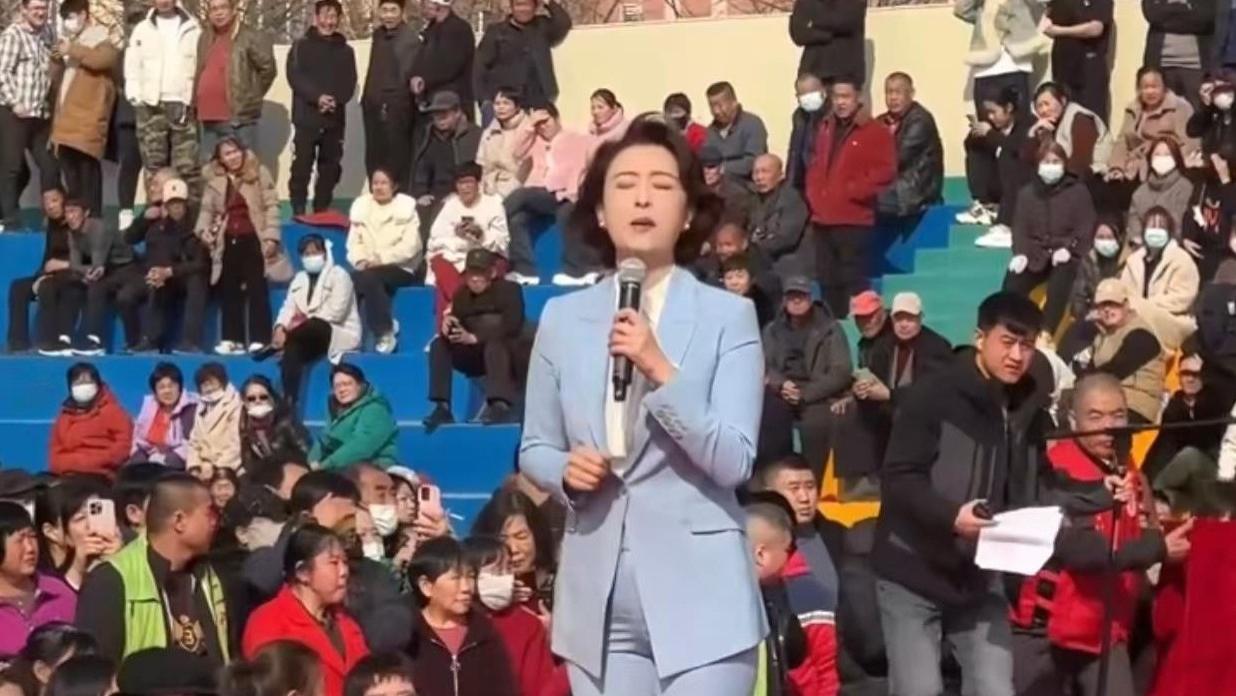 此次，张蕾穿着一条紧身裤被说不雅，发文表示：心脏看什么都脏