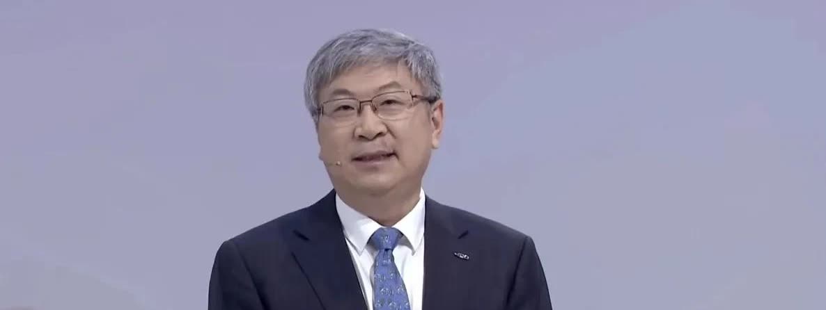今天上海汽车展开幕，奇瑞董事长尹同跃亮相车展，奇瑞这次是参展最多的一次，五大品牌