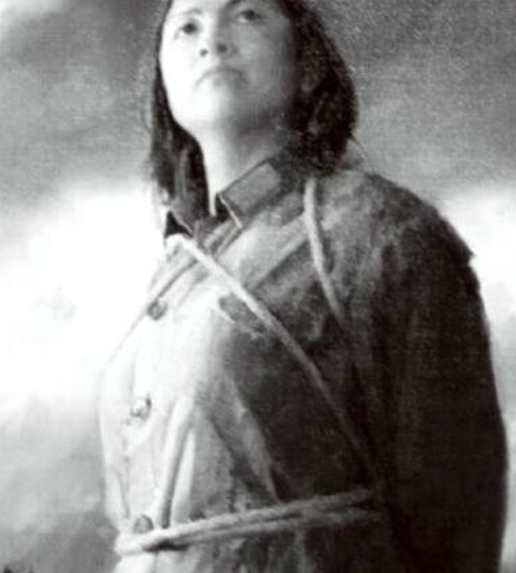 1929年，朱德正要骑马时，遇上十几个持枪敌军：“谁是朱德！”生死关头，妻子夺过