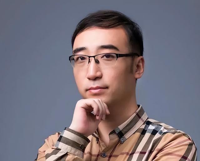 清华北大双学霸，却成了月薪4000的高中老师，如今爆红
李永乐1983年9月生在