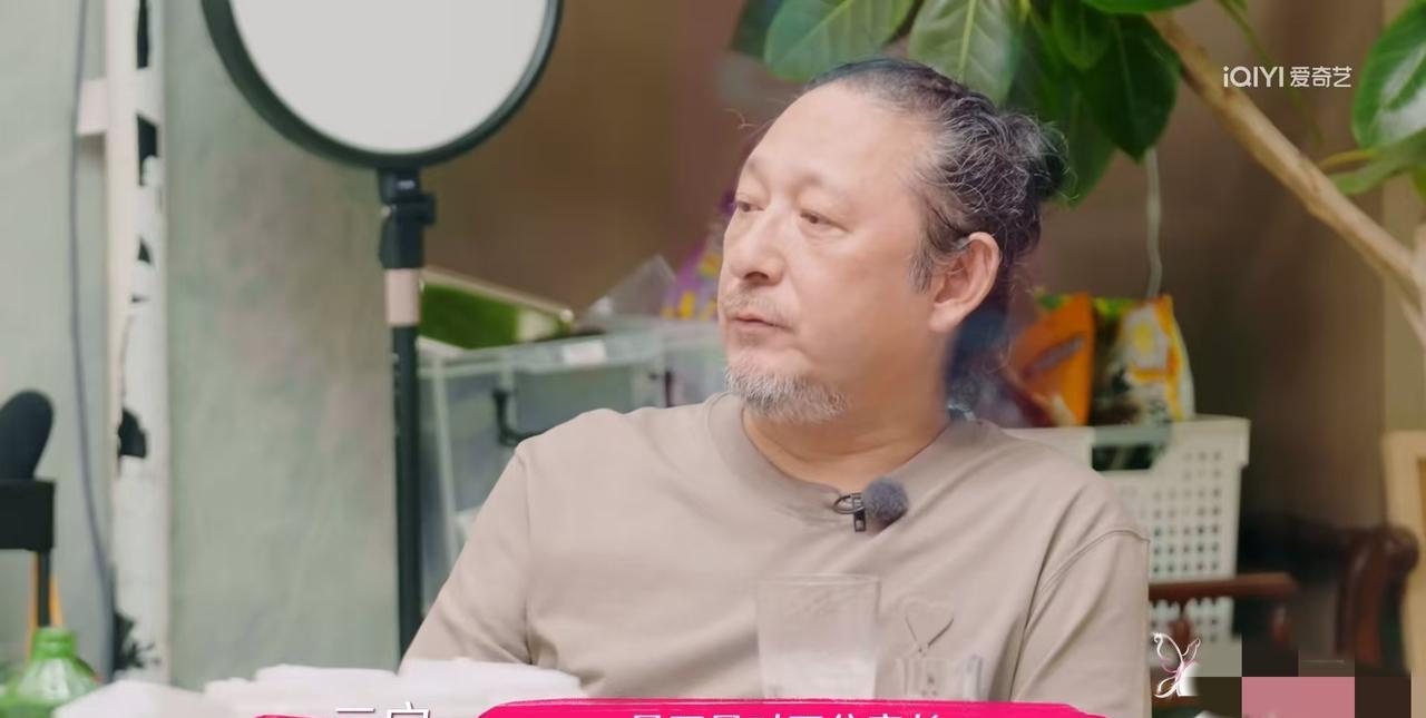 这妈妈不容易啊
儿子不想写数学作业，三宝却说:“不想写就不写，你别觉得不写对不住