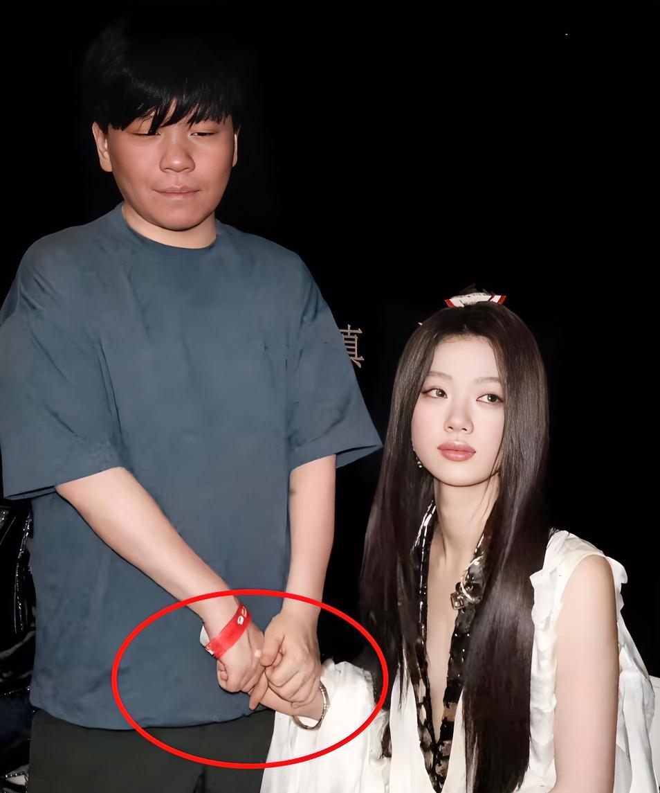 单依纯估计气到说不出话来了，
所有人都在叫她远离常石磊，
可是有谁知道，常石磊不