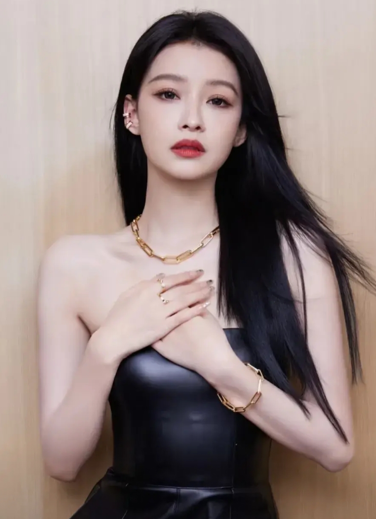 说实话，我都不懂该说孙怡是聪明还是不聪明了

孙怡当初嫁给董子健除了喜欢董子健以