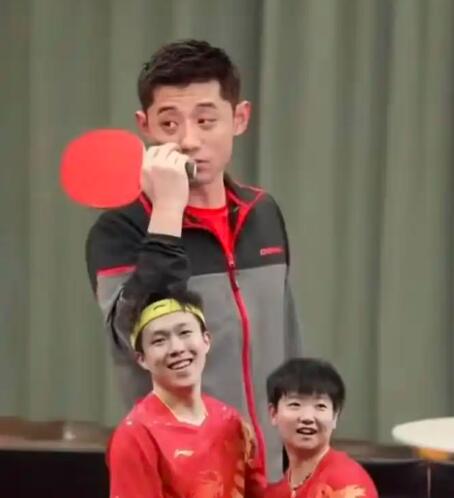 张继科寄语孙颖莎：“希望你在洛杉矶奥运会继续保持势头。”这位昔日大满贯得主对后辈