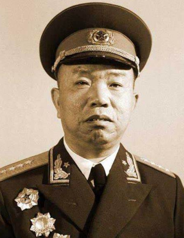 1927年，麻城县农协判处恶霸地主丁枕鱼死刑。死到临头，丁枕鱼对王树声大喊：“老