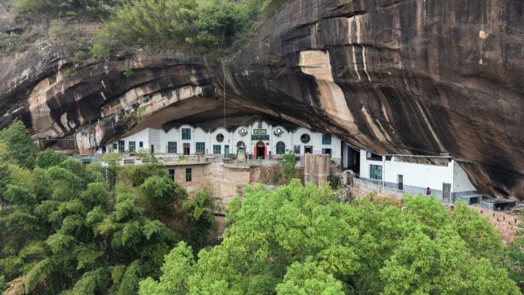 郴州的“坦”，丹霞洞穴中的独特景观，刷新你的认知！