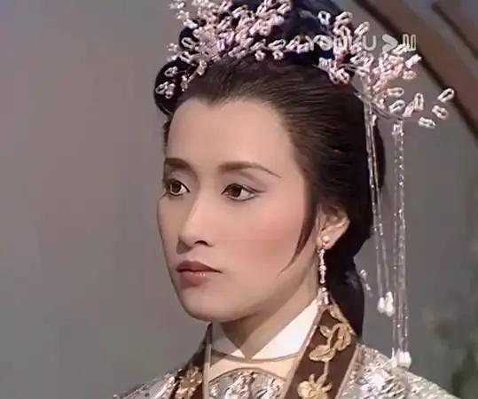 瑛姑，自己出轨还有理了！
其实，瑛姑也就是仗着段皇爷本就心善，还喜欢她，才这么肆