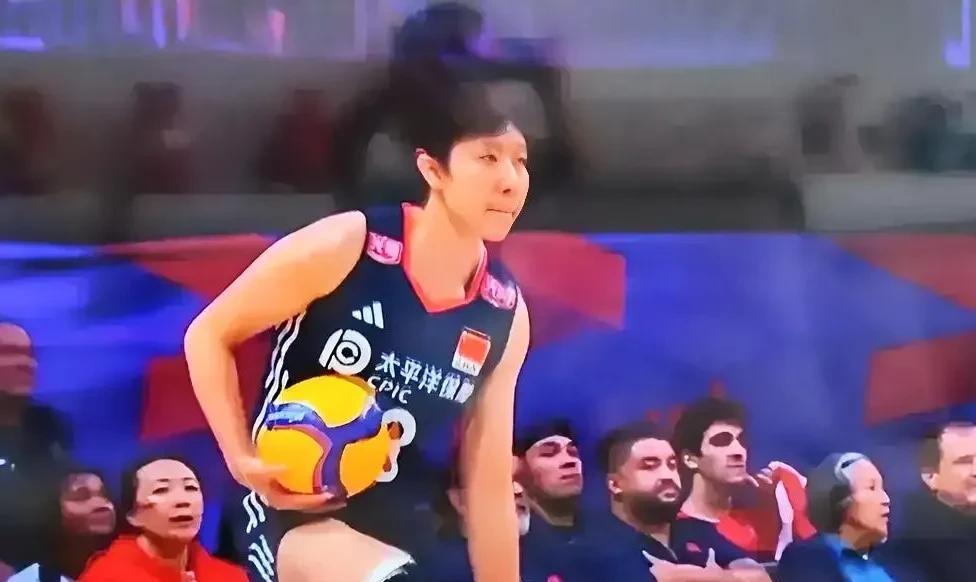 中波女排之战已经硝烟散尽，回想起比赛，印象最深的就是最后关键时刻，赵勇换董禹含上