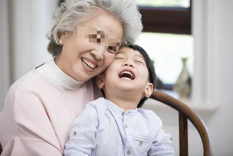 婆婆应该帮忙带孙子吗？
孩子是我生的，应该我带。但孩子半岁左右我想出去继续工作，