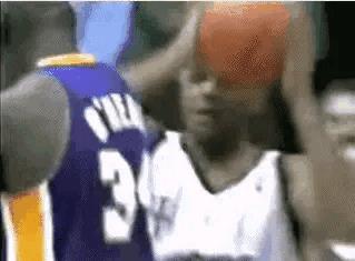 巴克利，教科书一般经典的拉偏架，小看姚明亲驴屁股！
巴克利是NBA的巨星级人物，