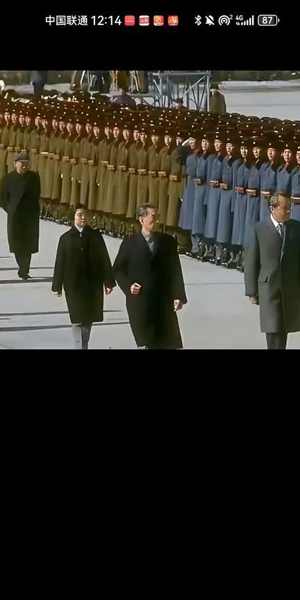七一式军服最霸气，尼克松感受了韩朝战的寒气。这冬装真的好看！咱总理威武！[赞][