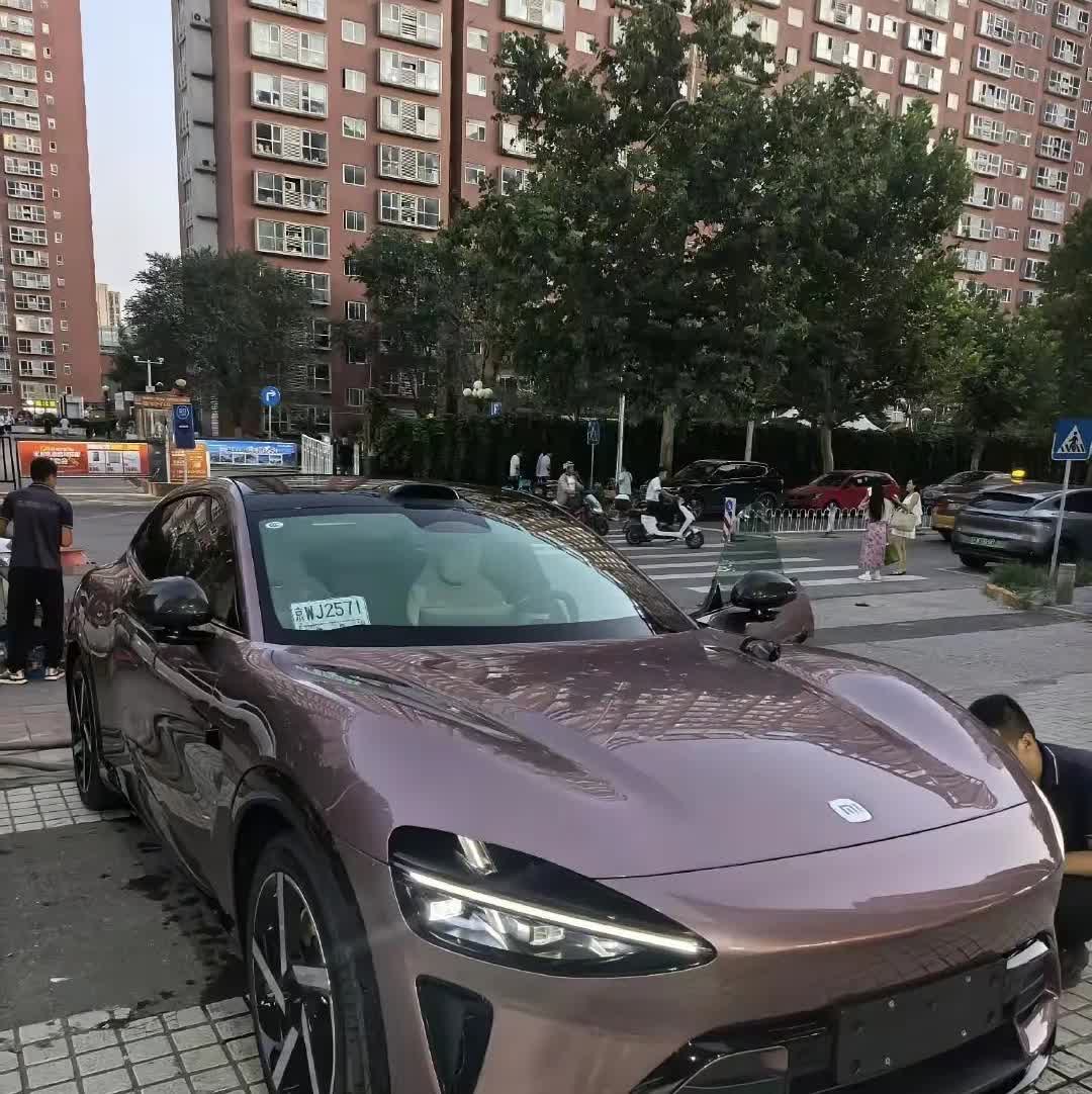 知名大V闫闯刚提的小米YU7就出问题了。阎老师对刚提小米YU7进行评测，发现该车