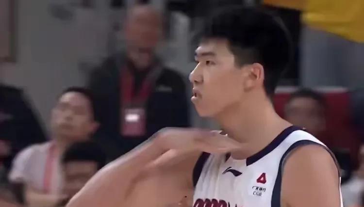 被处罚了！徐昕从广东离开后是真放开了！
徐昕自从顶撞杜峰后，貌似身上的枷锁彻底解