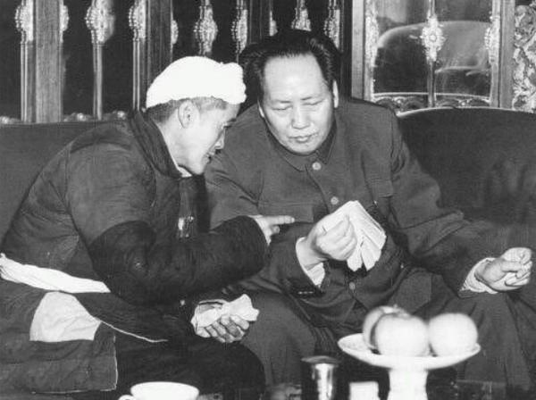 毛主席对延安人民有着深厚的感情，但是，延安人民对他提出了三个要求，他却只完成了两