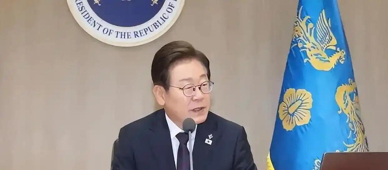 李在明最后悔的事就是没参加“9.3阅兵”仪式。
当中方把来华的外国政要名单公布时