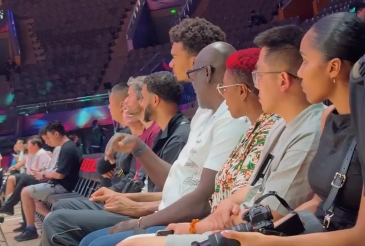 文班亚马非常惊讶，他不知道自己在中国有这么多球迷！
在北京旅游的NBA球星文班亚