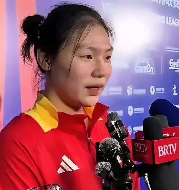 给两位小将提点儿建议
     中国女排四场比赛，有两位小将脱颖而出，一个是16
