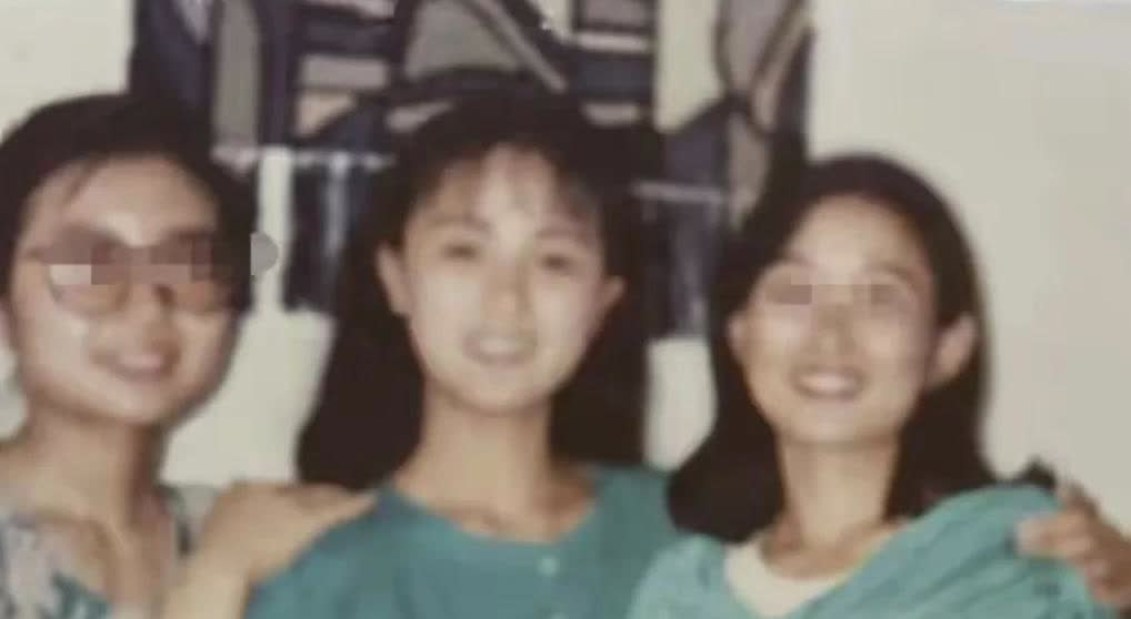 朱媛媛的颜值真的是家里的天花板呢，姐姐和妈妈都没她美。很多人觉得女孩子长得好看，