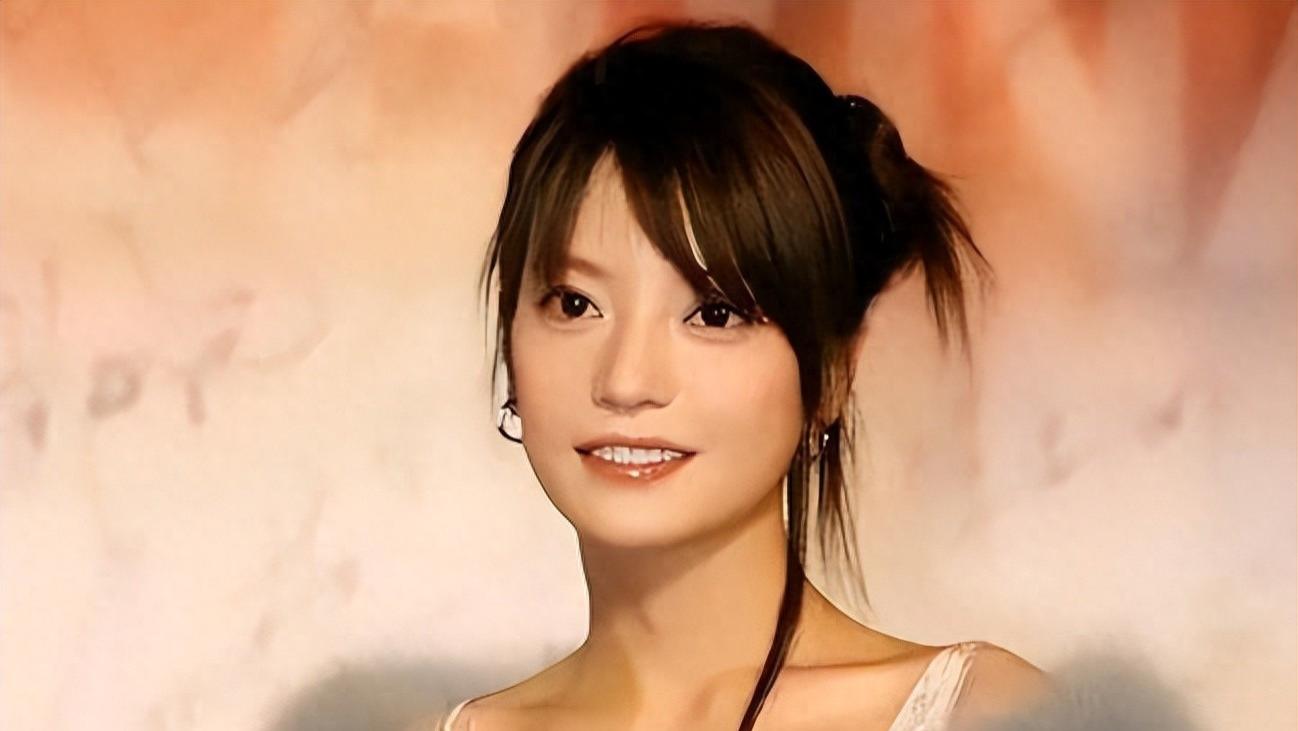 赵薇沉寂四载，风波不止，是认知偏差还是必然