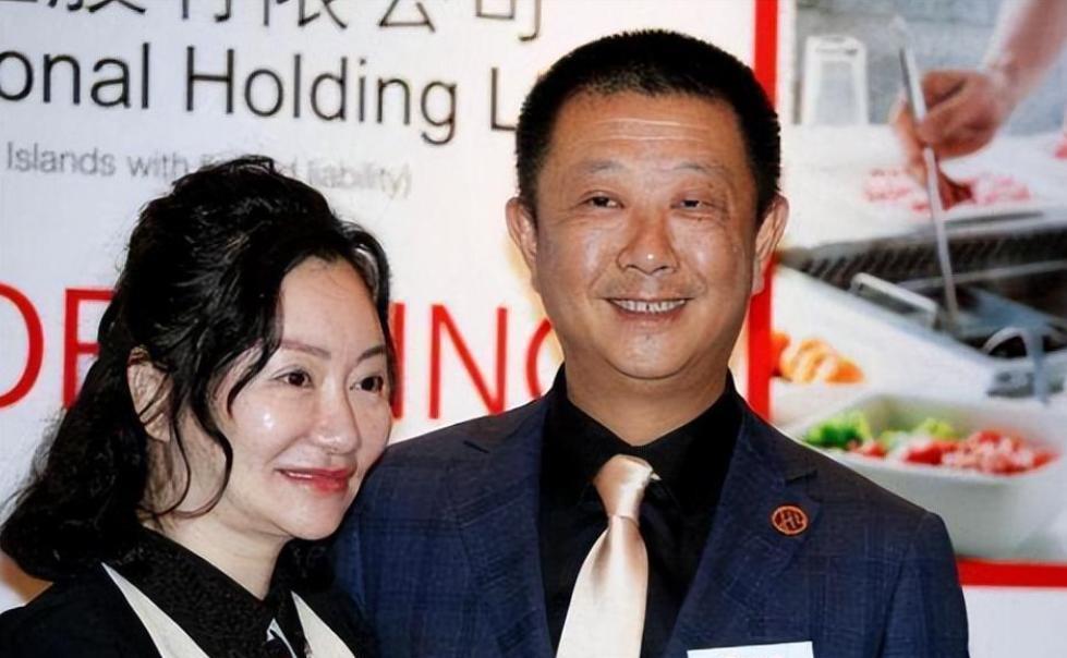 四川一女子为给哥哥还债，陪伴老板奋斗24年，没想到老板后来大手一挥，女子身价直接