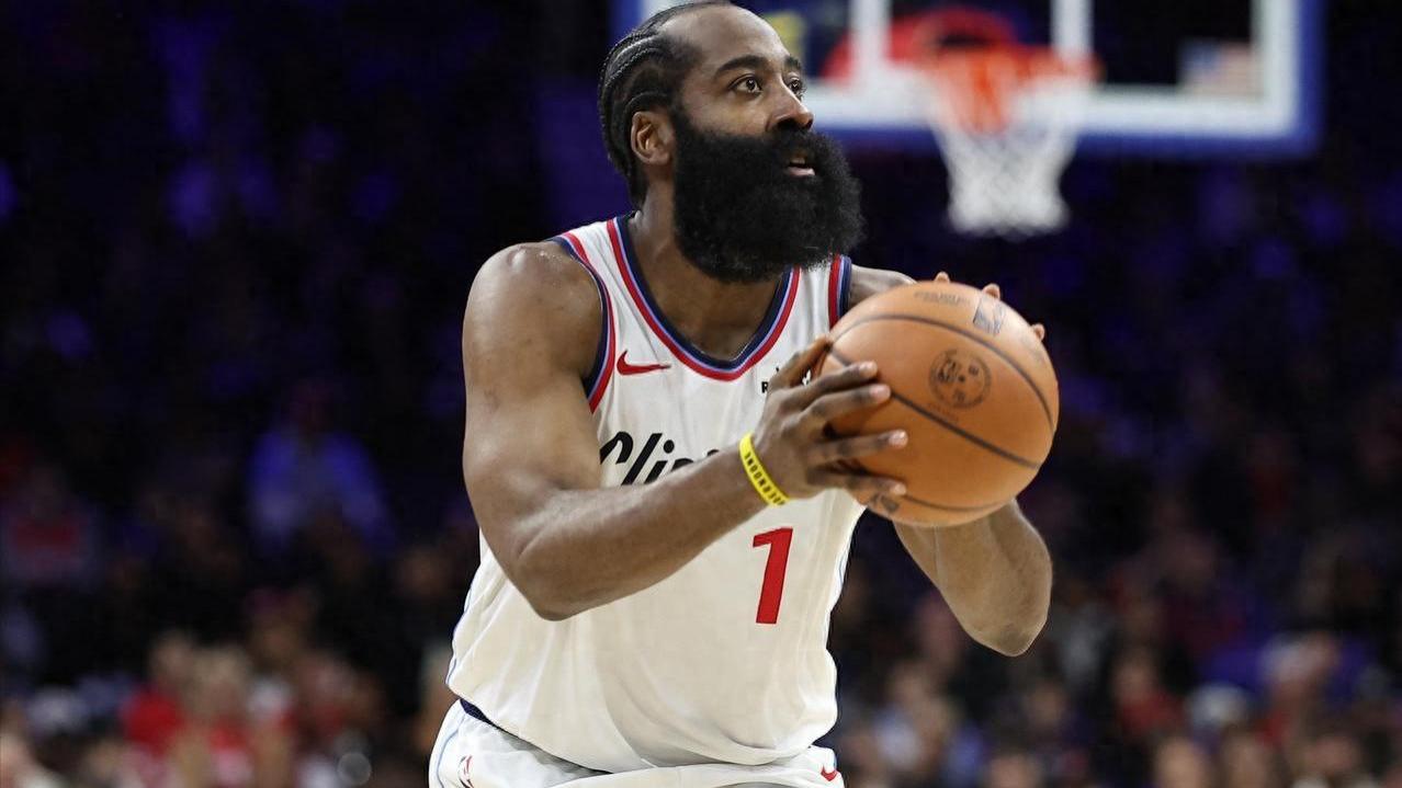 惨遭逆转功亏一篑，哈登被犯规遭无视，更糟心的还在后头