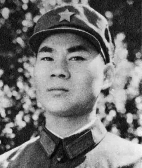 1979年，解放军战士在巡逻时，意外发现一个手脚溃烂之人，他身上有一支枪和300
